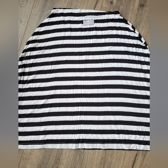 Itzy Ritzy 4-in-1 Mom Boss Nursing Cover/ Car Seat Cover/ Scarf Black & … - Picture 3 of 14